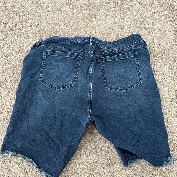 Torrid Bermuda Cut offs. - Picture 2 of 3